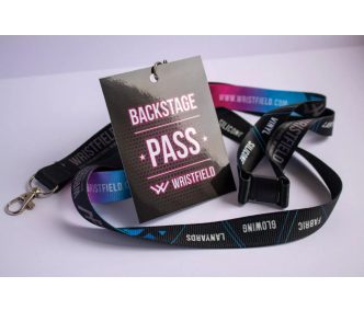   Badge laminato: in misura A7 (con buco rotondo) - con dati variabili